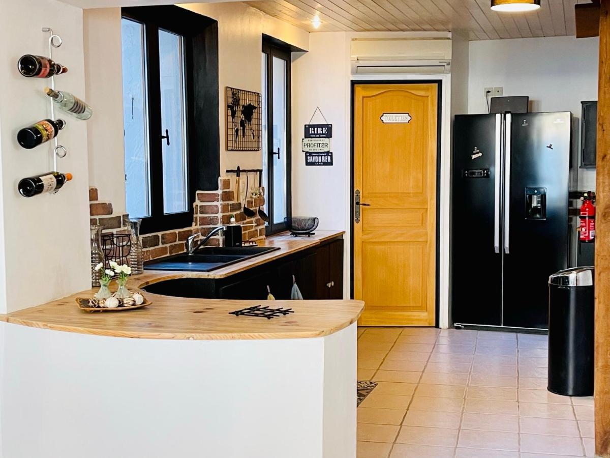 La Carree Des Amis Villa Lusignan Exteriör bild